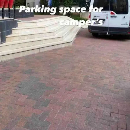 Nemis In The Centre Of Four Free Parking טיראנה