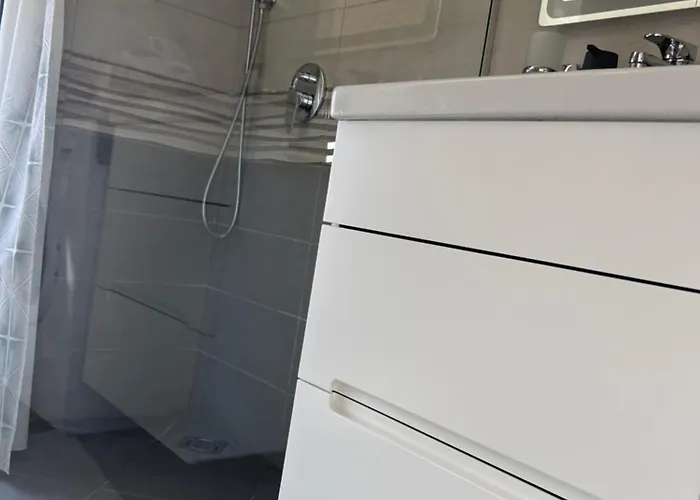 Nemis In The Centre Of Four Free Parking *