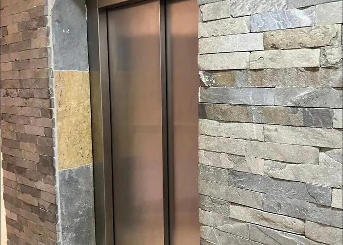 Nemis In The Centre Of Four Free Parking 티라나