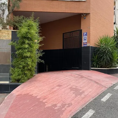 Nemis In The Centre Of Four Free Parking טיראנה